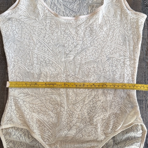 Lizwear | Scoop Neck Lace Bodysuit - Picture 5 of 9